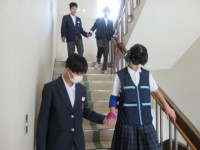 pict-高齢者疑似体験 (6)