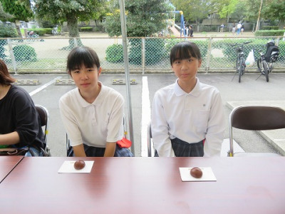 ７